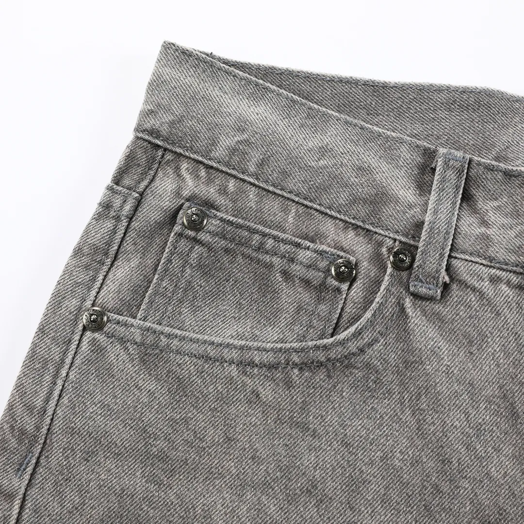 P236 💰 (Top version) -Chrome Hearts/Chrome Hearts MattyBoySex JJ Lin's same style limited gray and black leather denim trousers -Vibe style straight stacked god-level version -Black and gray faded denim fabric -Full set of old vintage hardware - Chrome Hearts washed gray The high version uses high-ounce custom fabrics, fermentation washing and soft color fixation, soft and thick to wear, the details are all made by hand-polished craftsmanship, full-print jacquard fabric Unique design style. Multiple processes to create a full retro feel. Niche unique non-contrast shirt. Customized distressed spray-painted buttons. Craftsmanship in every detail. Color Gray Size 28 30 32 34 36 (corresponding to S-M-L-XL-XXL)